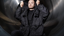 Young man with black loopamid® jacket
